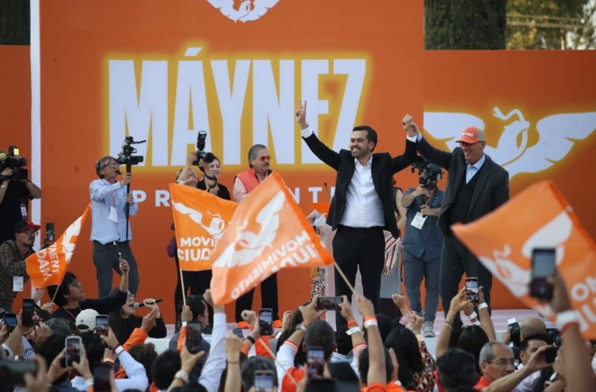 Álvarez Máynez se registra ante INE como candidato presidencial de MC